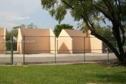 Condominio en alquiler en Miami, Florida, 3 dormitorios, 96.62 m2 № 1956509 - foto 5