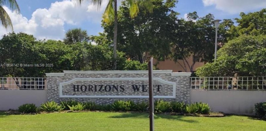 Condominio en Miami, Florida, 3 dormitorios  № 1956509