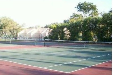 Condominio en alquiler en Miami, Florida, 3 dormitorios, 96.62 m2 № 1956509 - foto 3