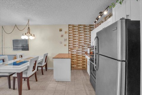 Купить кондоминиум в Халландейл-Бич, Флорида 1 спальня, 81.57м2, № 2088470 - фото 10