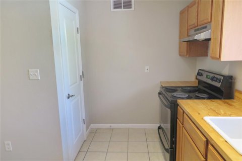 Condo in Gainesville, Florida, 2 bedrooms № 2143033 - photo 9