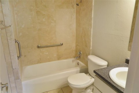 Condo in Gainesville, Florida, 2 bedrooms № 2143033 - photo 13