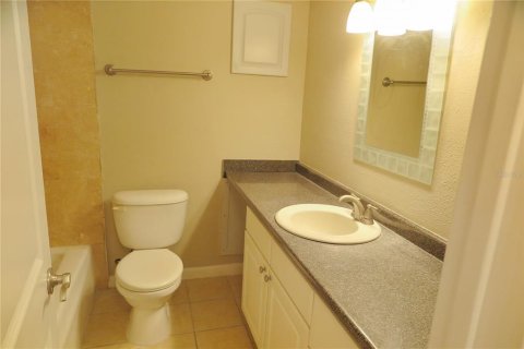 Condo in Gainesville, Florida, 2 bedrooms № 2143033 - photo 14