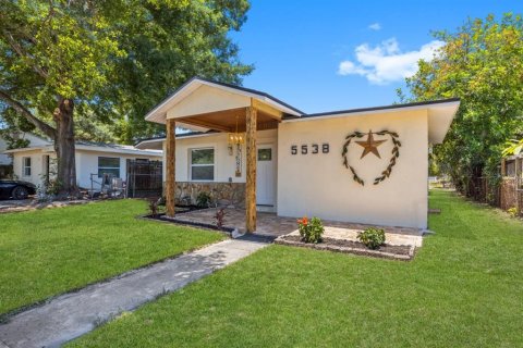House in Saint Petersburg, Florida 3 bedrooms, 96.99 sq.m. № 2094683