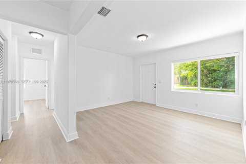 House in Palmetto Bay, Florida 3 bedrooms, 163.6 sq.m. № 1988721 - photo 12