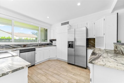 Villa ou maison à vendre à Palmetto Bay, Floride: 3 chambres, 163.6 m2 № 1988721 - photo 3