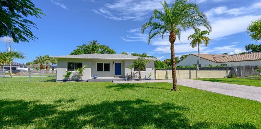 Villa ou maison à Palmetto Bay, Floride 3 chambres, 163.6 m2 № 1988721