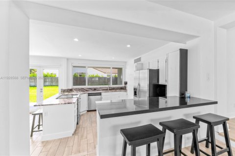 Villa ou maison à vendre à Palmetto Bay, Floride: 3 chambres, 163.6 m2 № 1988721 - photo 2