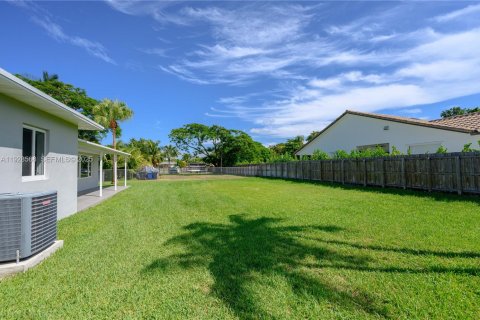 House in Palmetto Bay, Florida 3 bedrooms, 163.6 sq.m. № 1988721 - photo 10