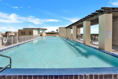 Condo in Miami, Florida, 2 bedrooms  № 1952926 - photo 17