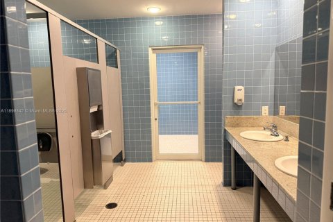 Condo in Miami, Florida, 2 bedrooms  № 1952926 - photo 25