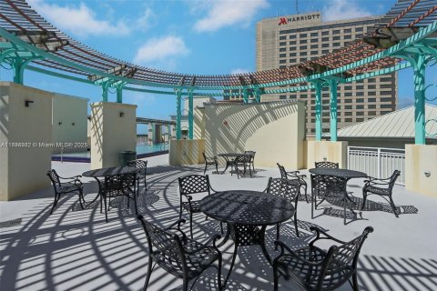 Condo in Miami, Florida, 2 bedrooms  № 1952926 - photo 20