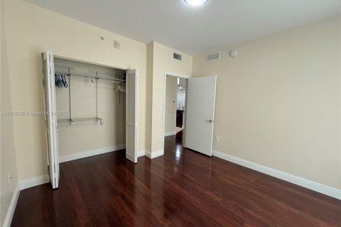 Condo in Miami, Florida, 2 bedrooms  № 1952926 - photo 8