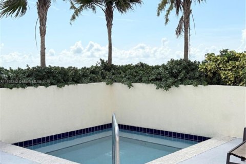 Condo in Miami, Florida, 2 bedrooms  № 1952926 - photo 19