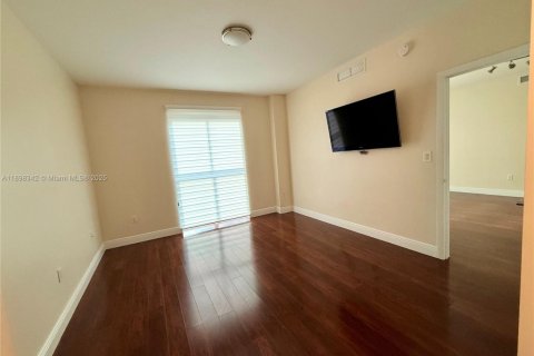 Condo in Miami, Florida, 2 bedrooms  № 1952926 - photo 3