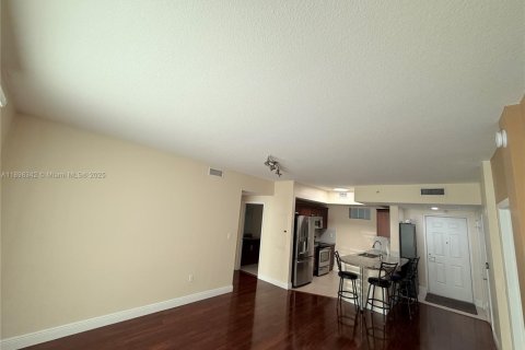 Condo in Miami, Florida, 2 bedrooms  № 1952926 - photo 2