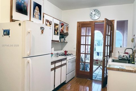 Condo in Miami Beach, Florida, 1 bedroom  № 2044508 - photo 3