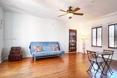 Condo in Miami Beach, Florida, 1 bedroom  № 2044508 - photo 2