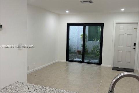 Condo in Coral Springs, Florida, 2 bedrooms  № 1963280 - photo 13