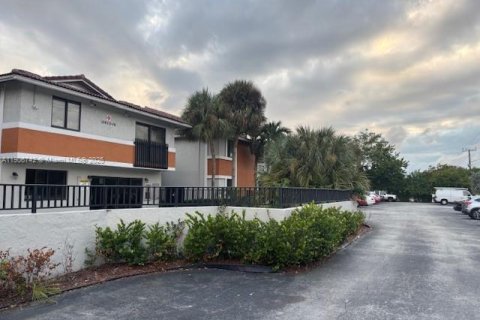 Condo in Coral Springs, Florida, 2 bedrooms  № 1963280 - photo 2