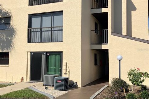 Copropriété à louer à Port Charlotte, Floride: 2 chambres, 96.99 m2 № 1105334 - photo 4