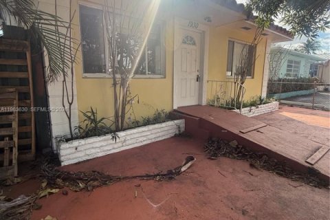 Villa ou maison à vendre à Hollywood, Floride: 4 chambres, 166.11 m2 № 2025456 - photo 2