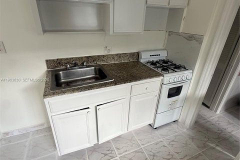 Villa ou maison à vendre à Hollywood, Floride: 4 chambres, 166.11 m2 № 2025456 - photo 23