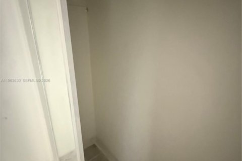 Villa ou maison à vendre à Hollywood, Floride: 4 chambres, 166.11 m2 № 2025456 - photo 22