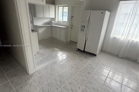 Villa ou maison à vendre à Hollywood, Floride: 4 chambres, 166.11 m2 № 2025456 - photo 21