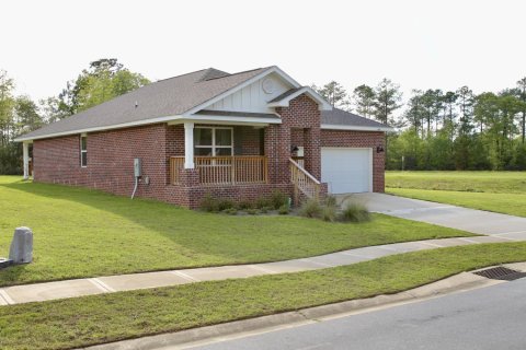 House in Laurel Hill, Florida 4 bedrooms, 170.01 sq.m. № 561921 - photo 1