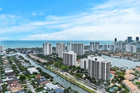 Condo in Aventura, Florida, 2 bedrooms № 1968423 - photo 20