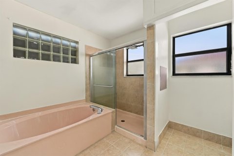 House in Coral Springs, Florida 3 bedrooms, 200.67 sq.m. № 2428444 - photo 22