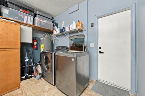 House in Coral Springs, Florida 3 bedrooms, 200.67 sq.m. № 2428444 - photo 30