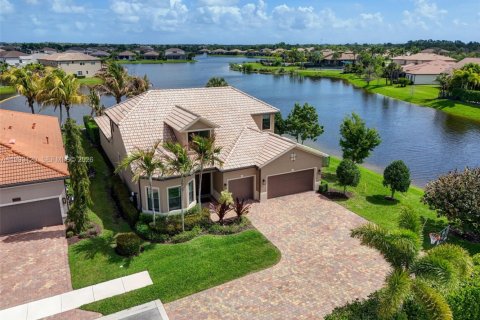 Casa en Jupiter, Florida 4 dormitorios, 355.26 m2 № 2056556