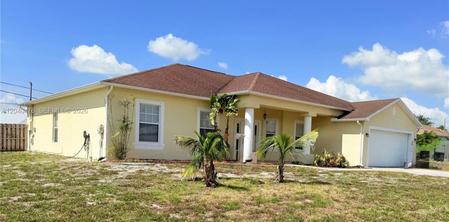 House in Port St. Lucie, Florida 4 bedrooms, 209.03 sq.m. № 2083622