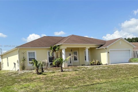 House in Port St. Lucie, Florida 4 bedrooms, 209.03 sq.m. № 2083622 - photo 2