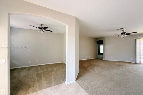 House in Port St. Lucie, Florida 4 bedrooms, 209.03 sq.m. № 2083622 - photo 8
