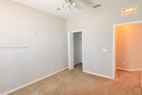 House in Port St. Lucie, Florida 4 bedrooms, 209.03 sq.m. № 2083622 - photo 15