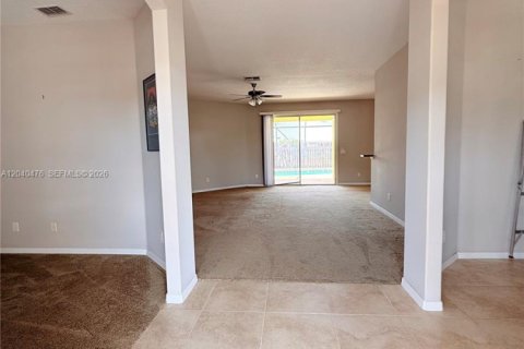 House in Port St. Lucie, Florida 4 bedrooms, 209.03 sq.m. № 2083622 - photo 7