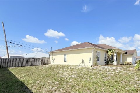 House in Port St. Lucie, Florida 4 bedrooms, 209.03 sq.m. № 2083622 - photo 4