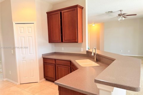 House in Port St. Lucie, Florida 4 bedrooms, 209.03 sq.m. № 2083622 - photo 28
