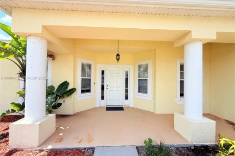 House in Port St. Lucie, Florida 4 bedrooms, 209.03 sq.m. № 2083622 - photo 6