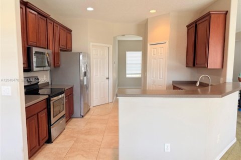House in Port St. Lucie, Florida 4 bedrooms, 209.03 sq.m. № 2083622 - photo 26