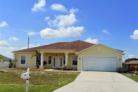 House in Port St. Lucie, Florida 4 bedrooms, 209.03 sq.m. № 2083622 - photo 3