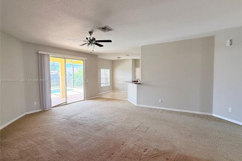 House in Port St. Lucie, Florida 4 bedrooms, 209.03 sq.m. № 2083622 - photo 12