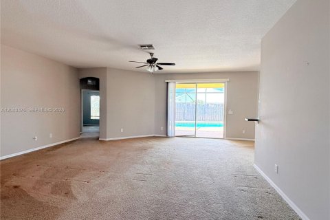 House in Port St. Lucie, Florida 4 bedrooms, 209.03 sq.m. № 2083622 - photo 11