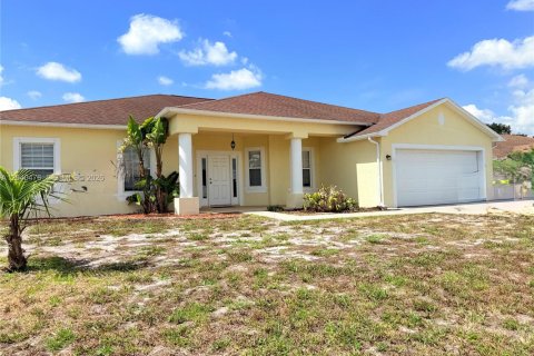 House in Port St. Lucie, Florida 4 bedrooms, 209.03 sq.m. № 2083622 - photo 5