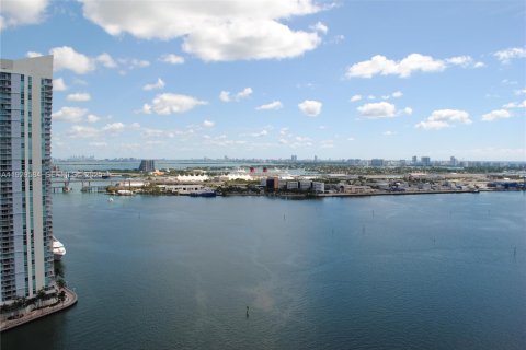 Condo in Miami, Florida, 2 bedrooms  № 1988436 - photo 10