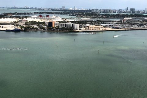 Condo in Miami, Florida, 2 bedrooms  № 1988436 - photo 5