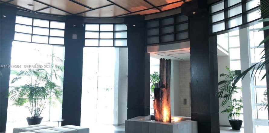 Condo in Miami, Florida, 2 bedrooms  № 1988436